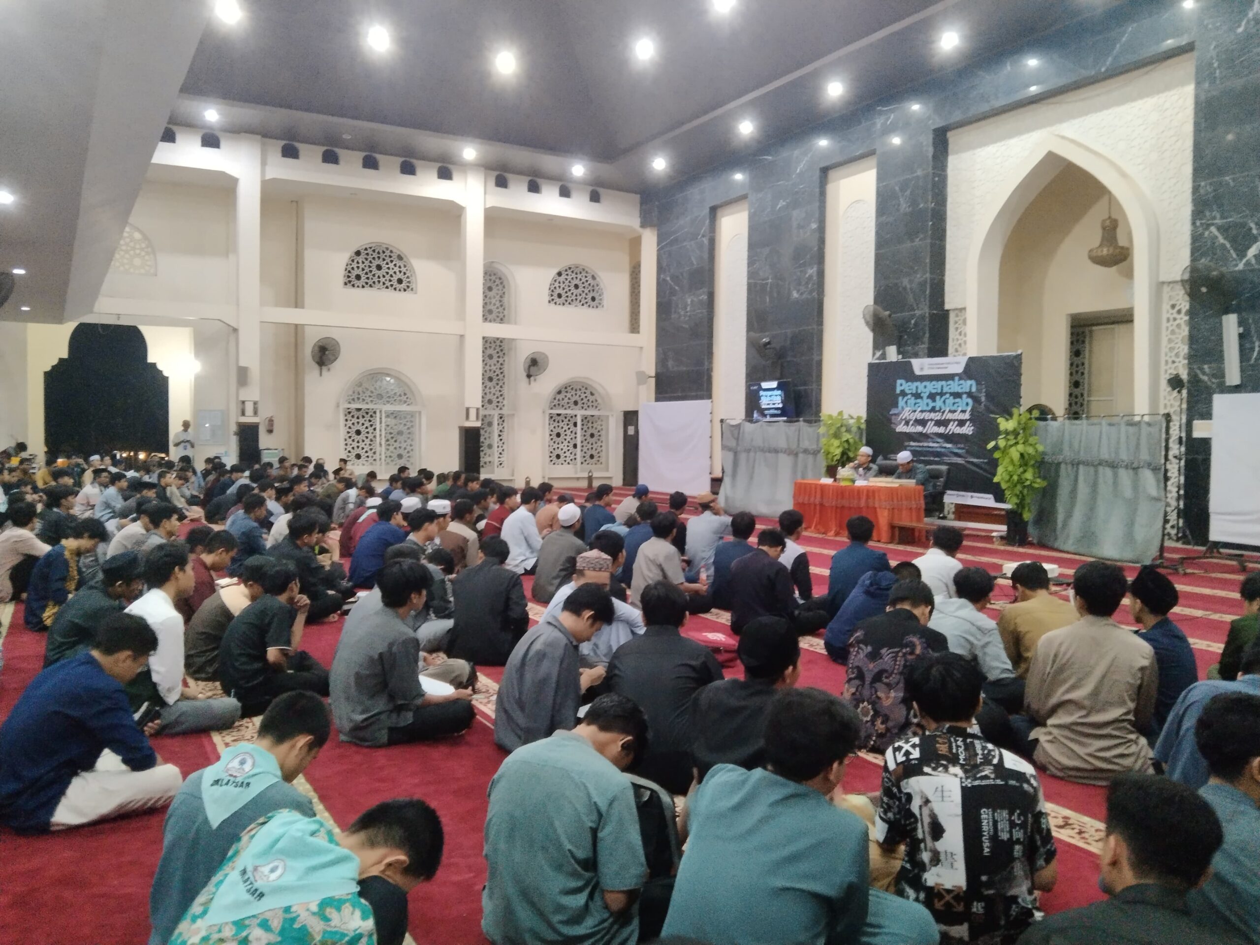 STIBA Makassar Gelar Pengenalan Kitab Referensi Hadis untuk Mahasiswa