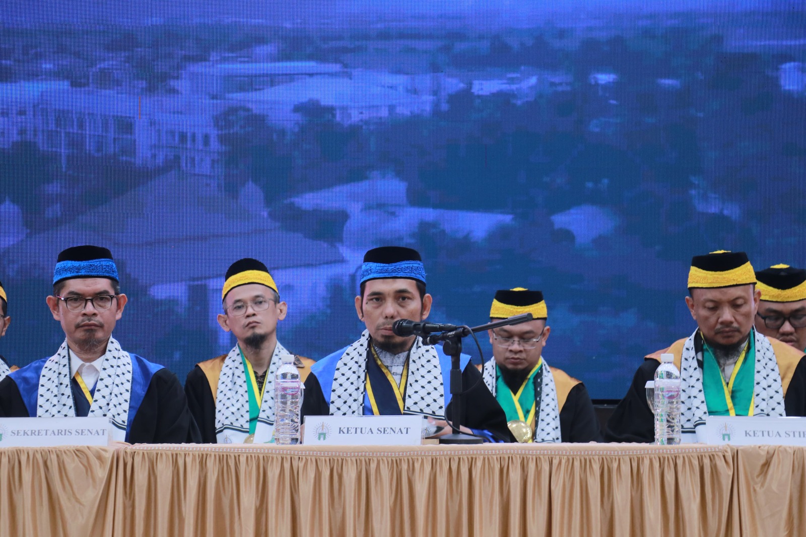 Ketua Senat Berikan Pesan Haru untuk Orang Tua dan Civitas Akademika pada Wisuda Sarjana VII STIBA Makassar