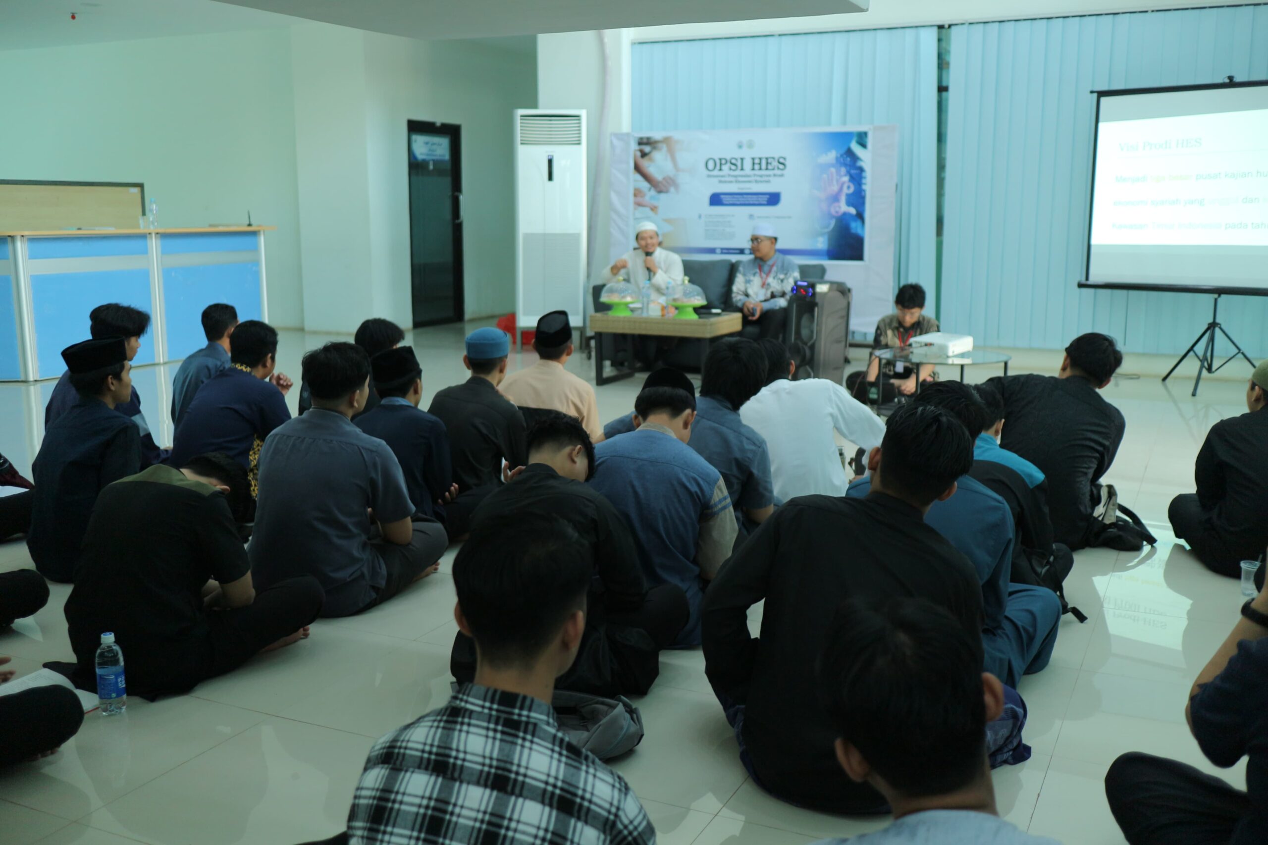 Himmah HES Sukses Gelar OPSI, Bekali Mahasiswa Baru Kuasai Hukum Ekonomi Syariah