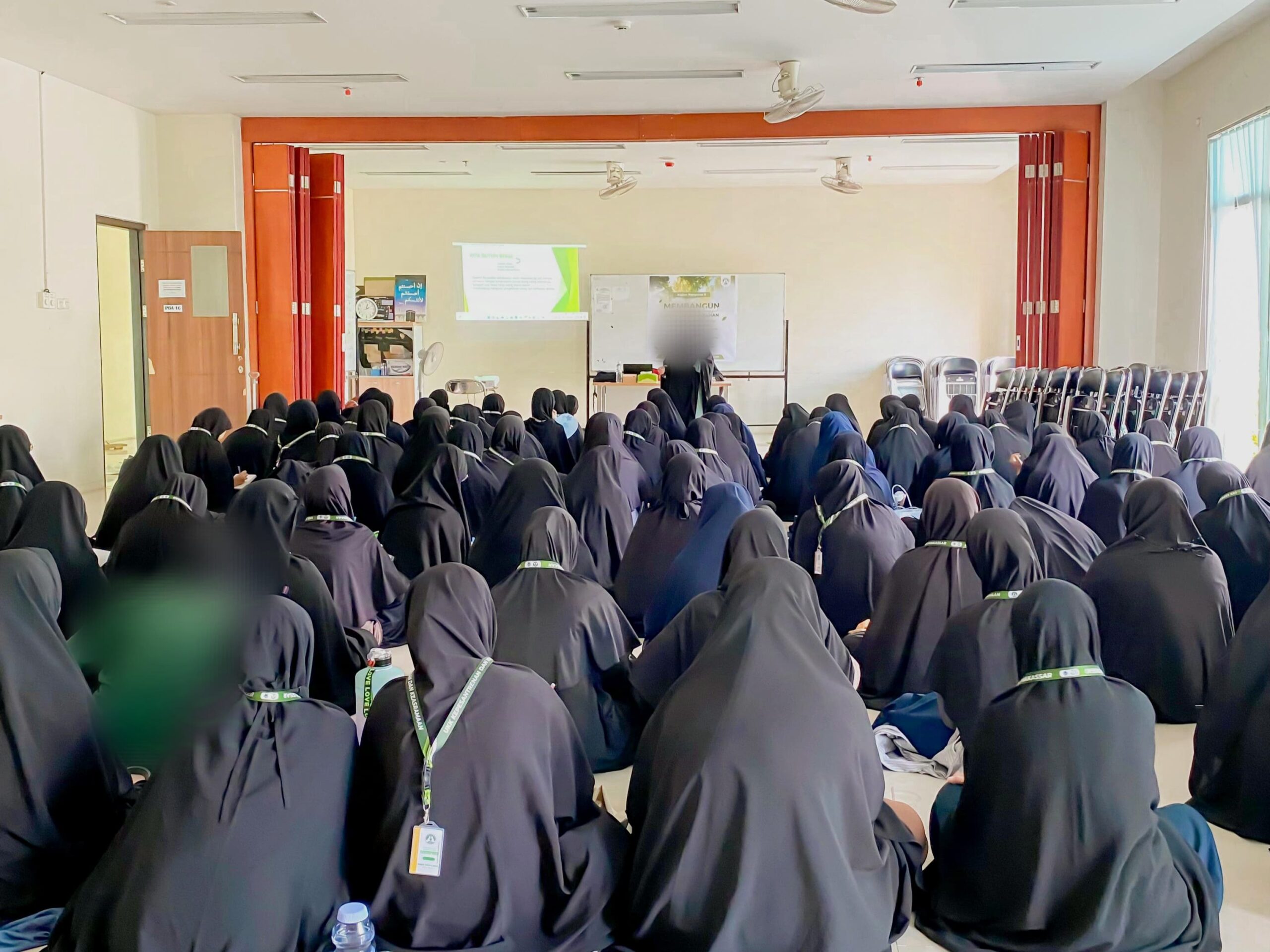 Kajian Pengurus II UKK Kepesantrenan dan Keasramaan Putri STIBA Makassar: Bangun Kepengurusan yang Tangguh di Tengah Perubahan