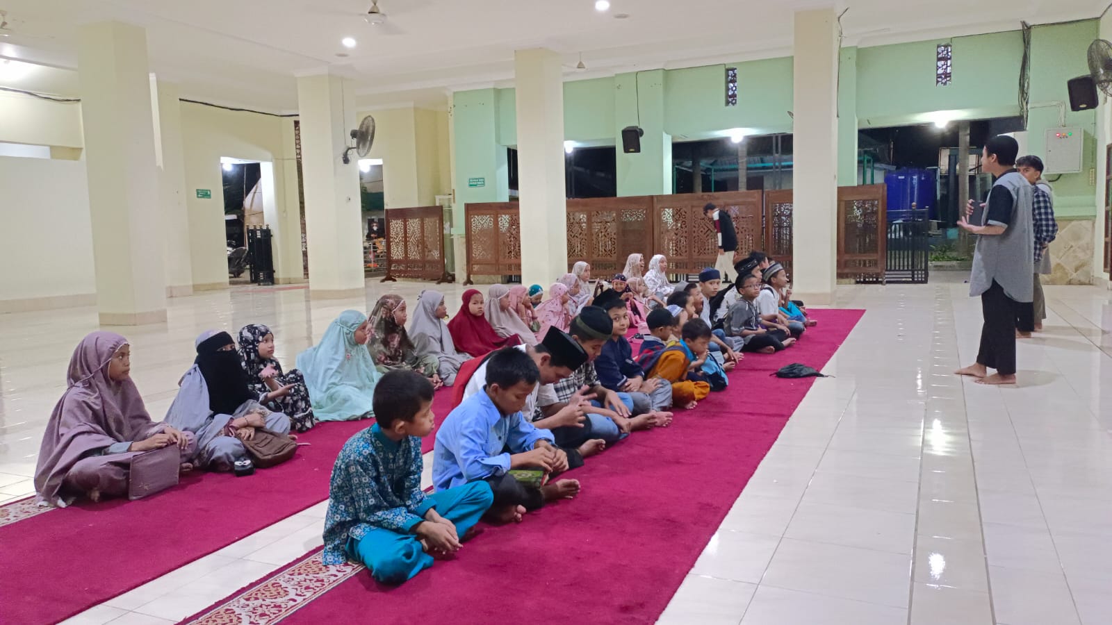 STIBA Makassar Tingkatkan Peran Mahasiswa Semester Akhir Melalui Program Pengabdian kepada Masyarakat