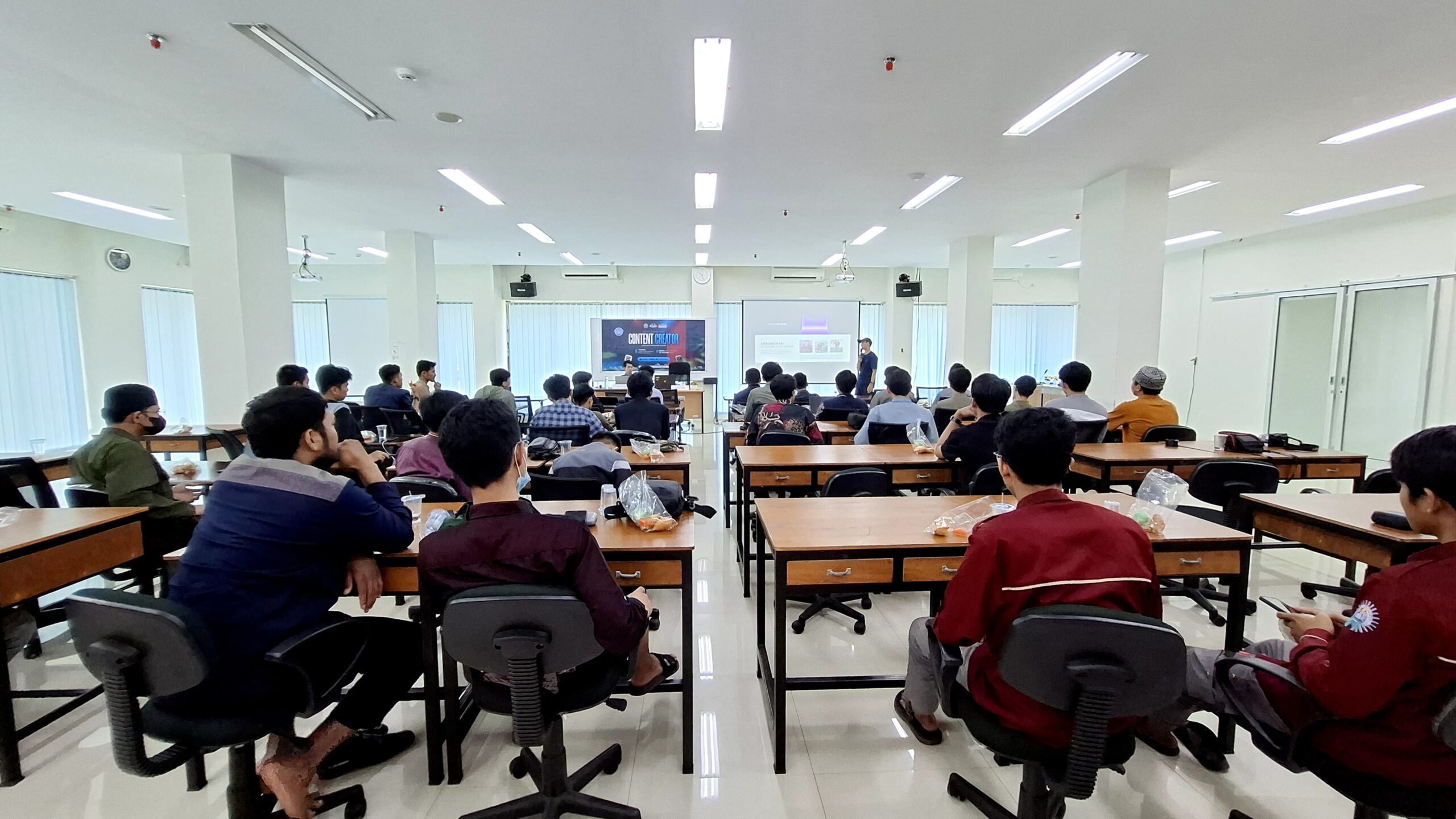 Bangun Kreativitas Digital, Mahasiswa STIBA Makassar Gelar Kelas Sehari Content Creator