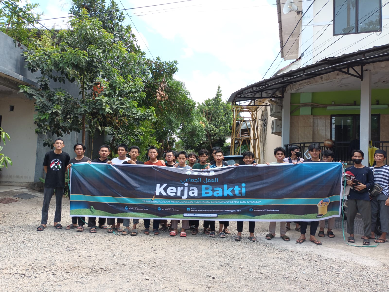 Gotong Royong Mahasiswa STIBA Makassar dan Warga Dukuh Manggala: Bersama Membangun Lingkungan Bersih