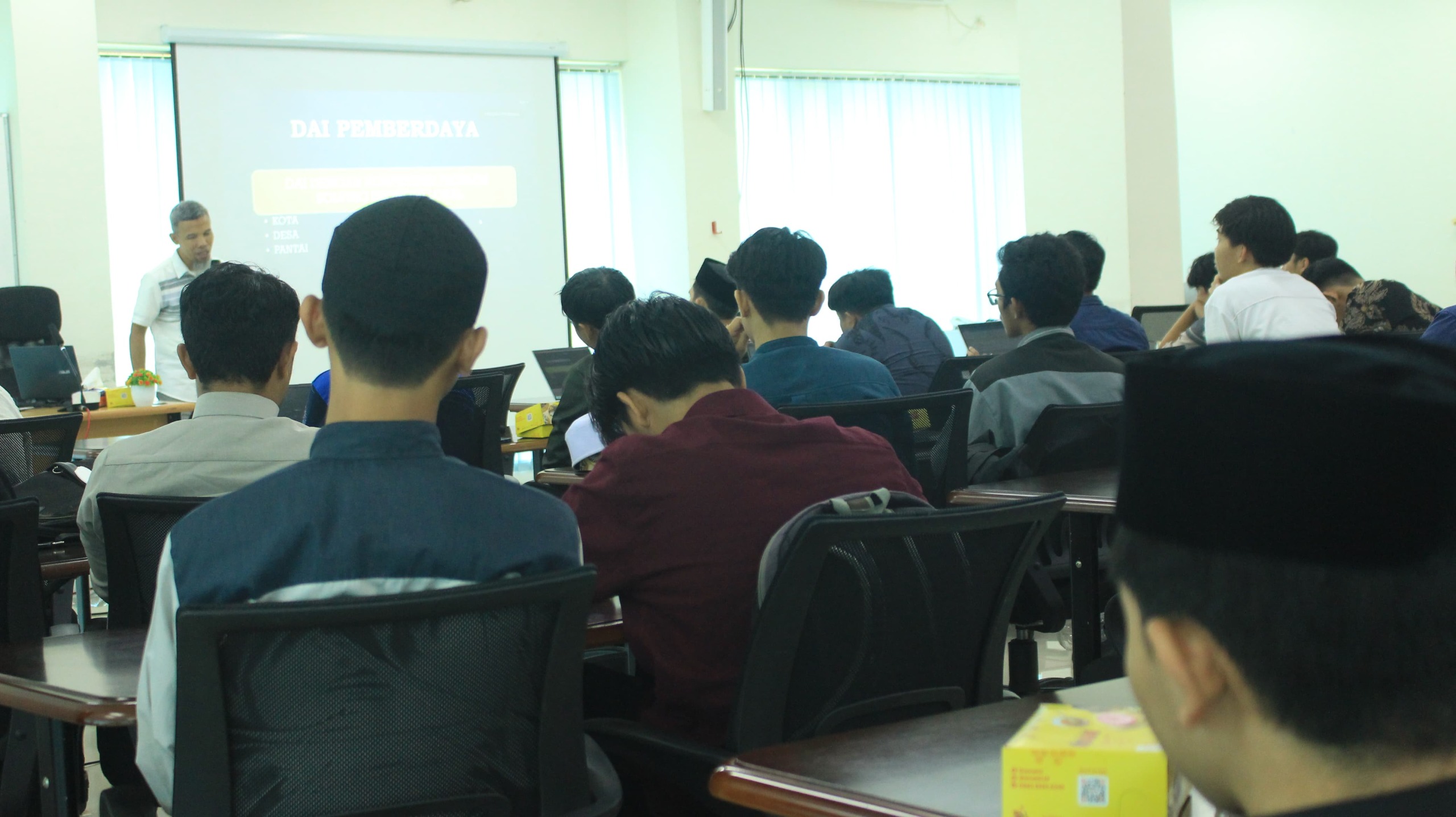 Workshop Kewirausahaan STIBA Makassar Dorong Dai Berdayakan Ekonomi Umat