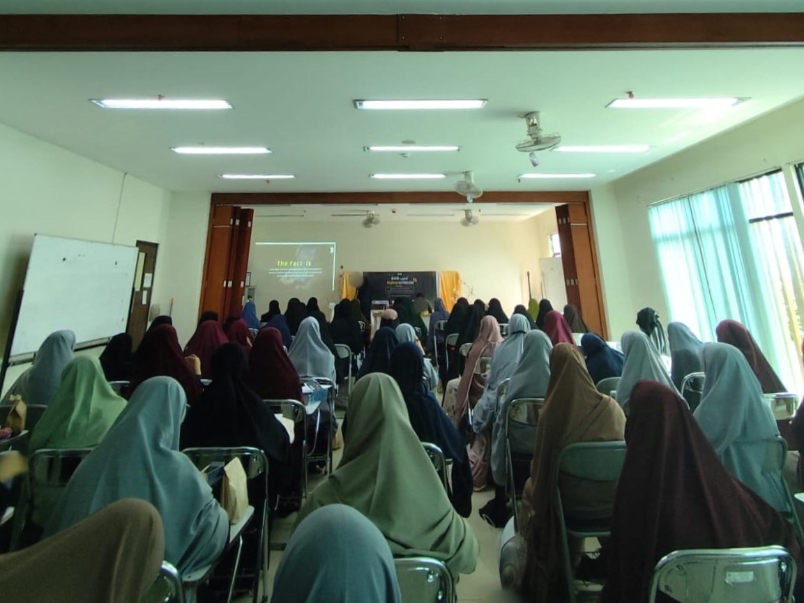 Pelatihan Kepenulisan UKM Jurnalistik Putri STIBA Makassar: Revolusi Dakwah di Era Digital