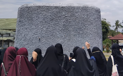 Simulasi Haji di Asrama Sudiang, 23 Mahasiswi STIBA Makassar Ikuti Pelatihan Manasik Haji