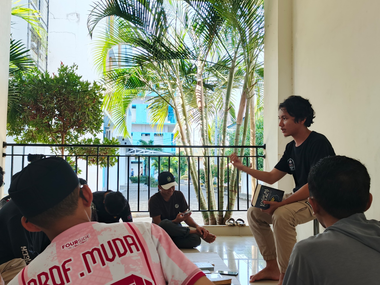 Komunitas Baca ILC Kembali Hadir: UKM Kalam Gelar Bedah Buku