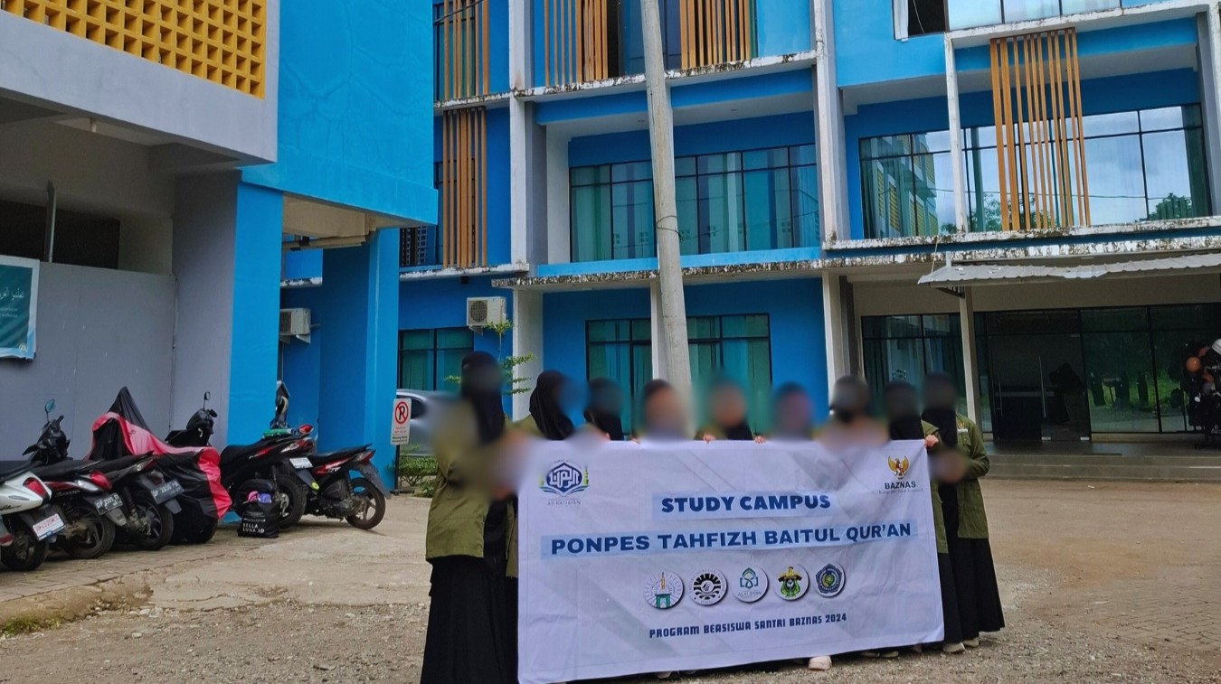 Santriwati Ponpes Ibnu Rajab Maros Jelajahi Kampus Putri STIBA Makassar