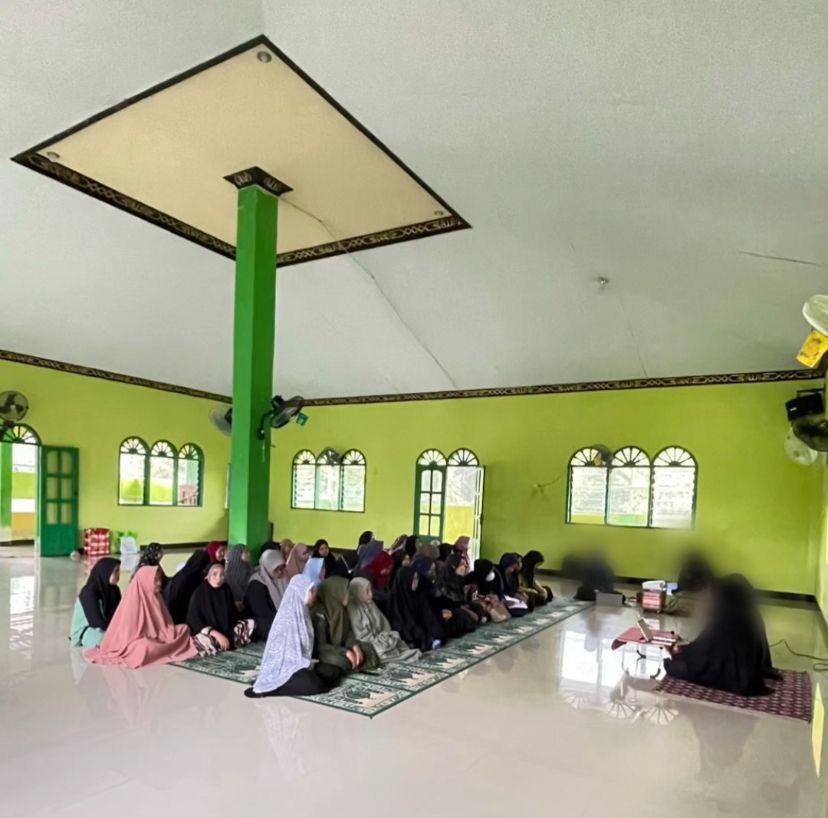 Taklim Muslimah di Desa Damai: Dapat Ilmu, Dapat Hadiah, Semua Senang