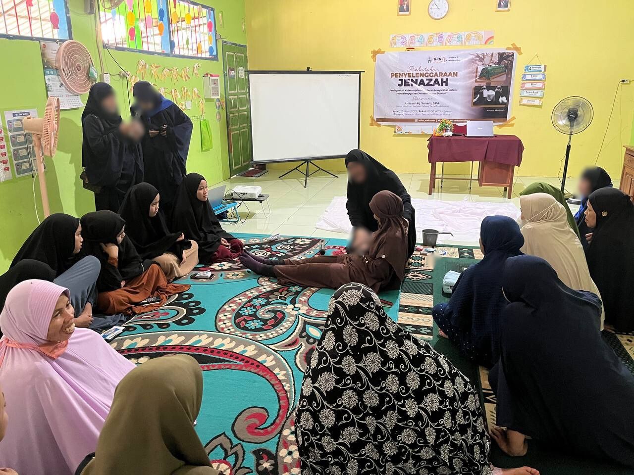 Belajar Fardu Kifayah: Mahasiswi KKN VIII STIBA Makassar Gelar Pelatihan Penyelenggaraan Jenazah di Desa Lekopancing