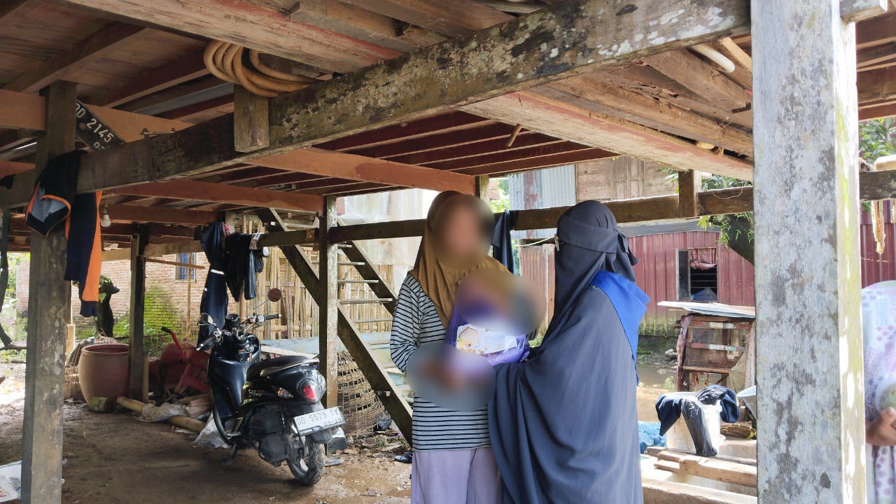 Tebar Paket Sembako, Mahasiswi KKN VIII STIBA Makassar Berbagi Kebahagiaan di Desa Allaere