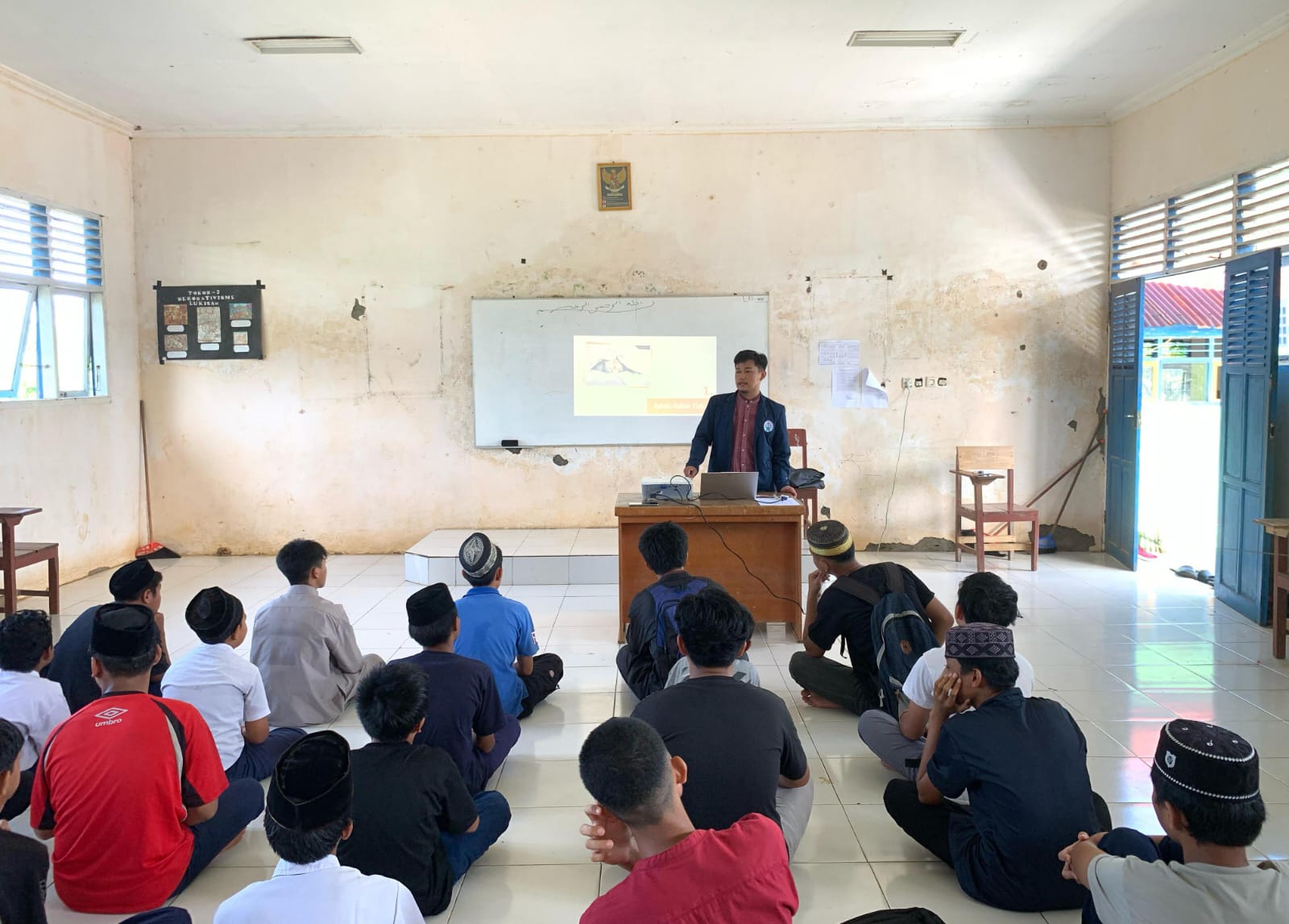 Mahasiswa KKN STIBA Gelar Pesantren Kilat di DDI Sakeang, Siswa Antusias Belajar Fikih dan Ramadan