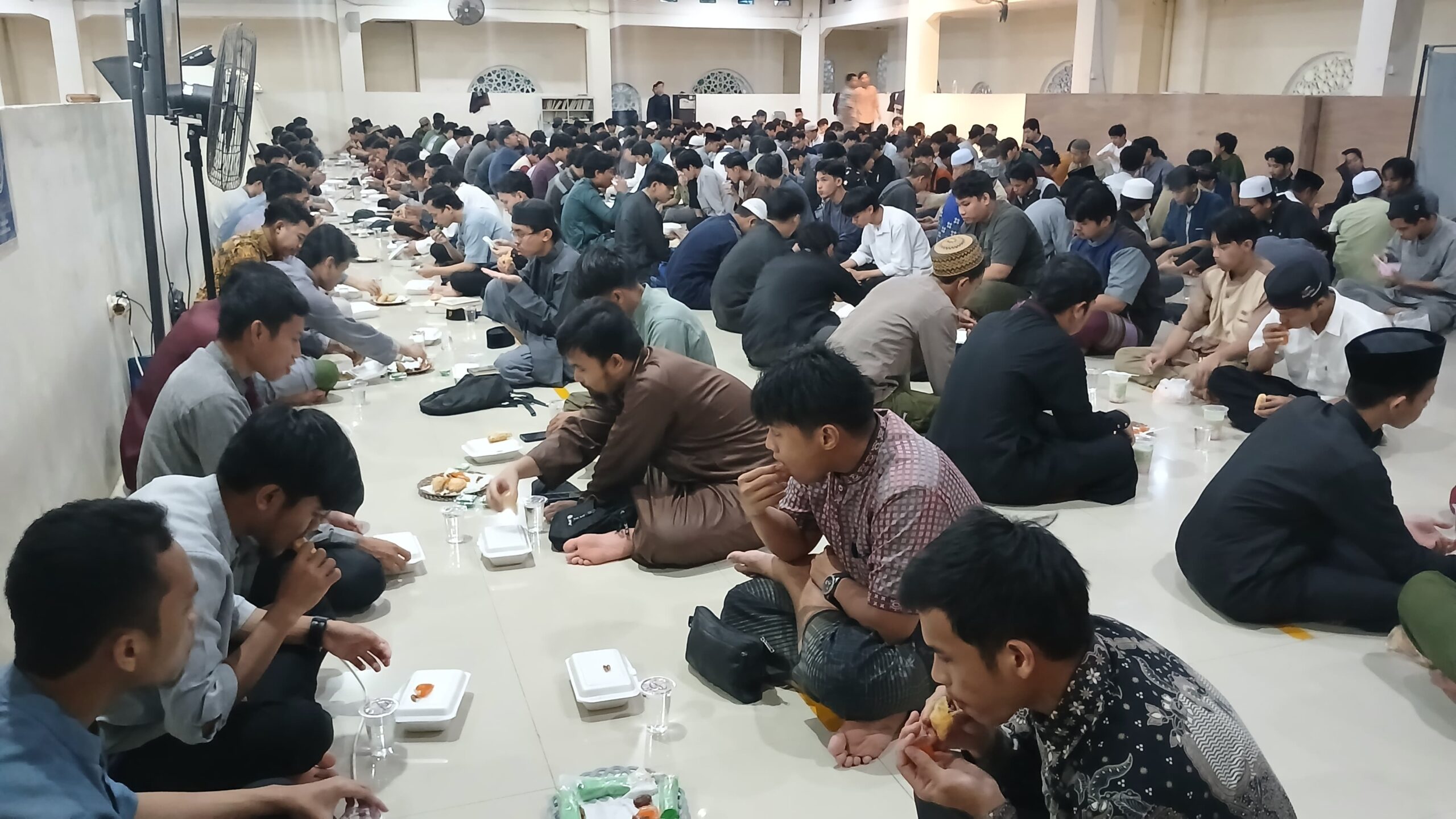 Peluang Besar Berbagi, Dukung Takjil bagi 1.230 Mahasiswa Asrama STIBA Makassar