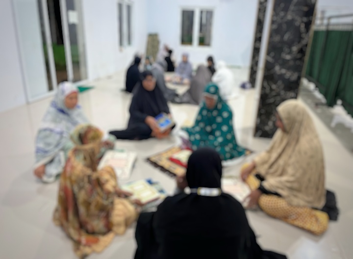 THR Versi Mahasiswa: KKN VIII STIBA Makassar Ajak Warga Purnakarya Tilawah Bersama