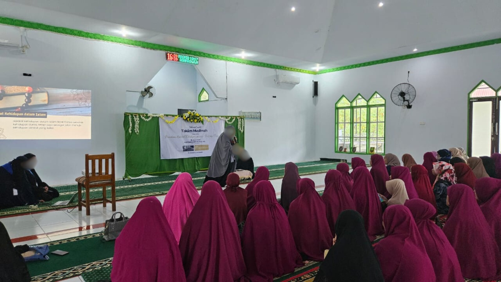 Belajar Agama Itu Penting! Ajakan Ibu Kepala Desa untuk Muslimah Benteng Gajah