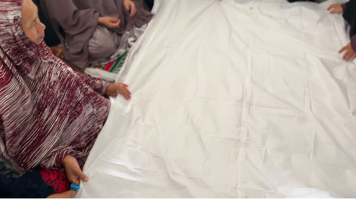 Pelatihan Penyelenggaraan Jenazah Pertama di Tompobulu: Inisiatif Mahasiswi KKN STIBA yang Bikin Ibu-Ibu Makin Siap