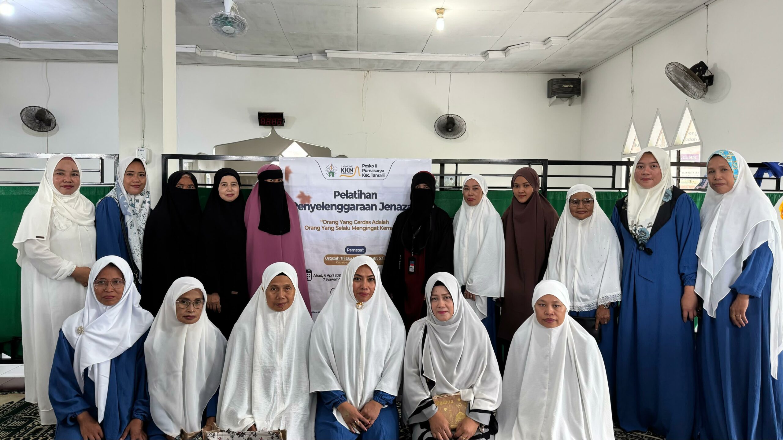 Dari Kematian Kita Belajar Hidup: KKN STIBA Makassar Gelar Pelatihan Jenazah di Desa Purnakarya