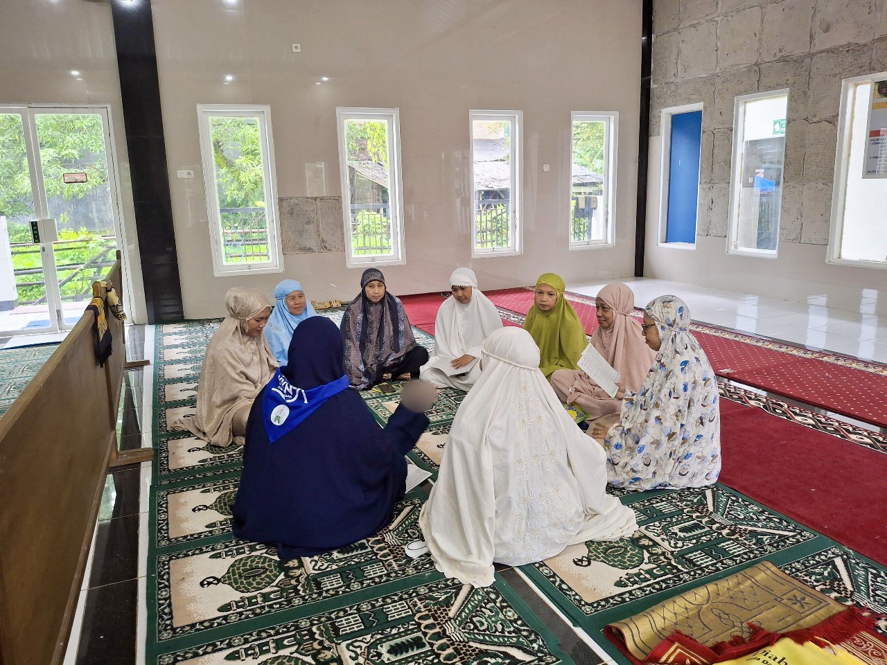 Dari Ajakan Pintu ke Pintu, Kini Mahasiswi KKN STIBA Buka 11 Halakah Dirosa di Desa Jenetaesa