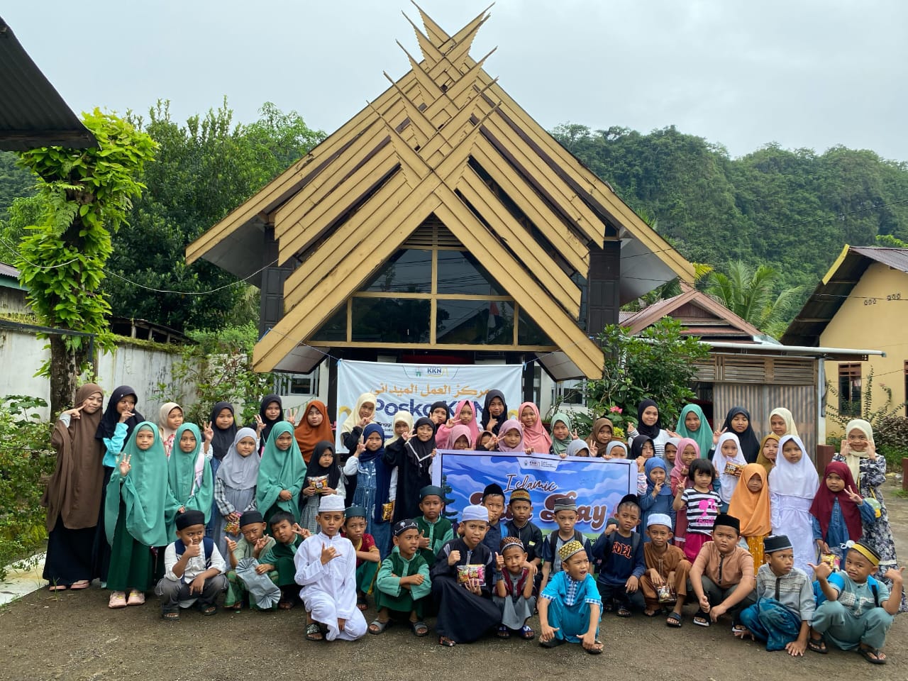 Gerimis Tak Halangi Semangat Anak-Anak Samangki Serbu Islamic Fun Day Bersama Mahasiswi KKN STIBA Makassar