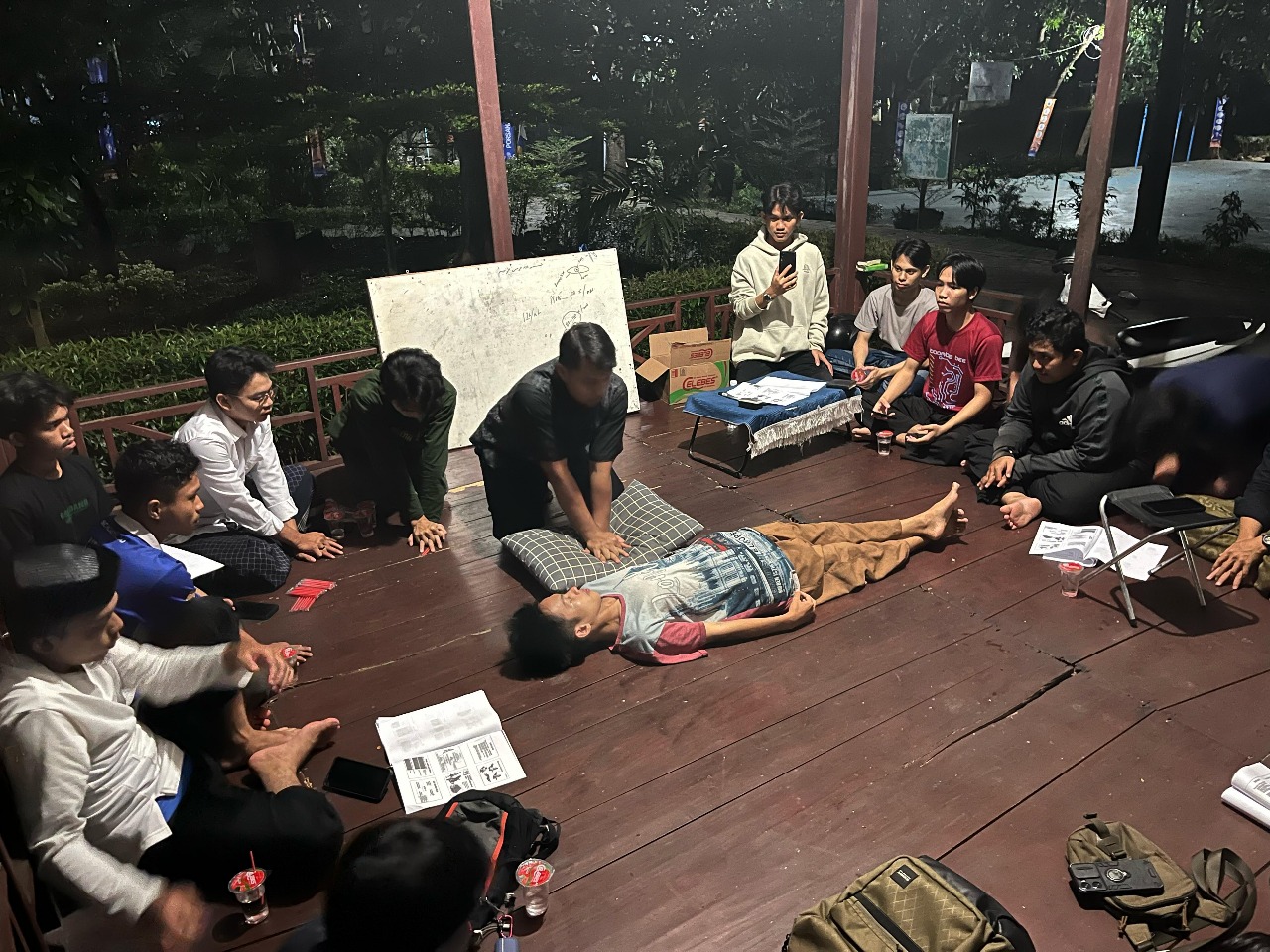 Siap Jadi Pahlawan di Detik-Detik Kritis, Belajar Pertolongan Pertama Ala UKM Kesehatan