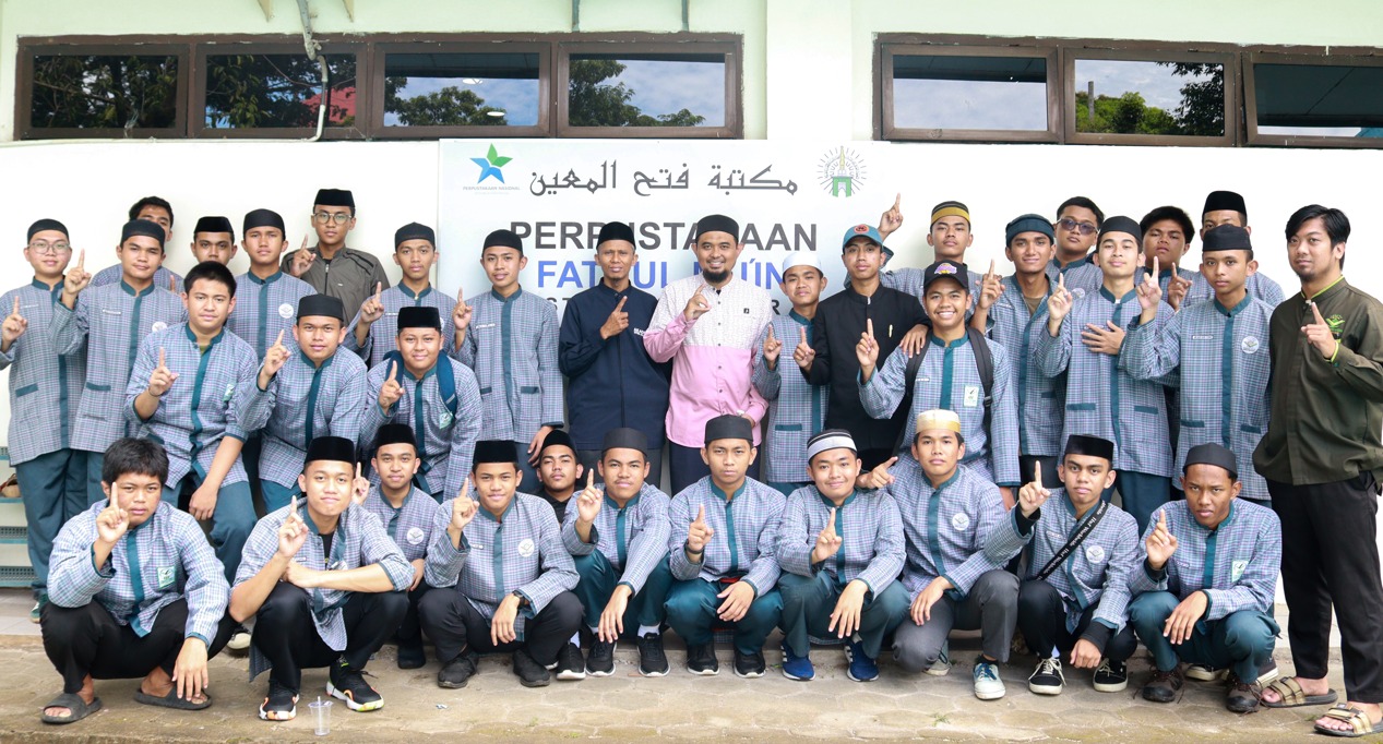 STIBA Makassar Sambut Santri MA Markaz Imam Malik (MIM) dalam Library Tour Seru