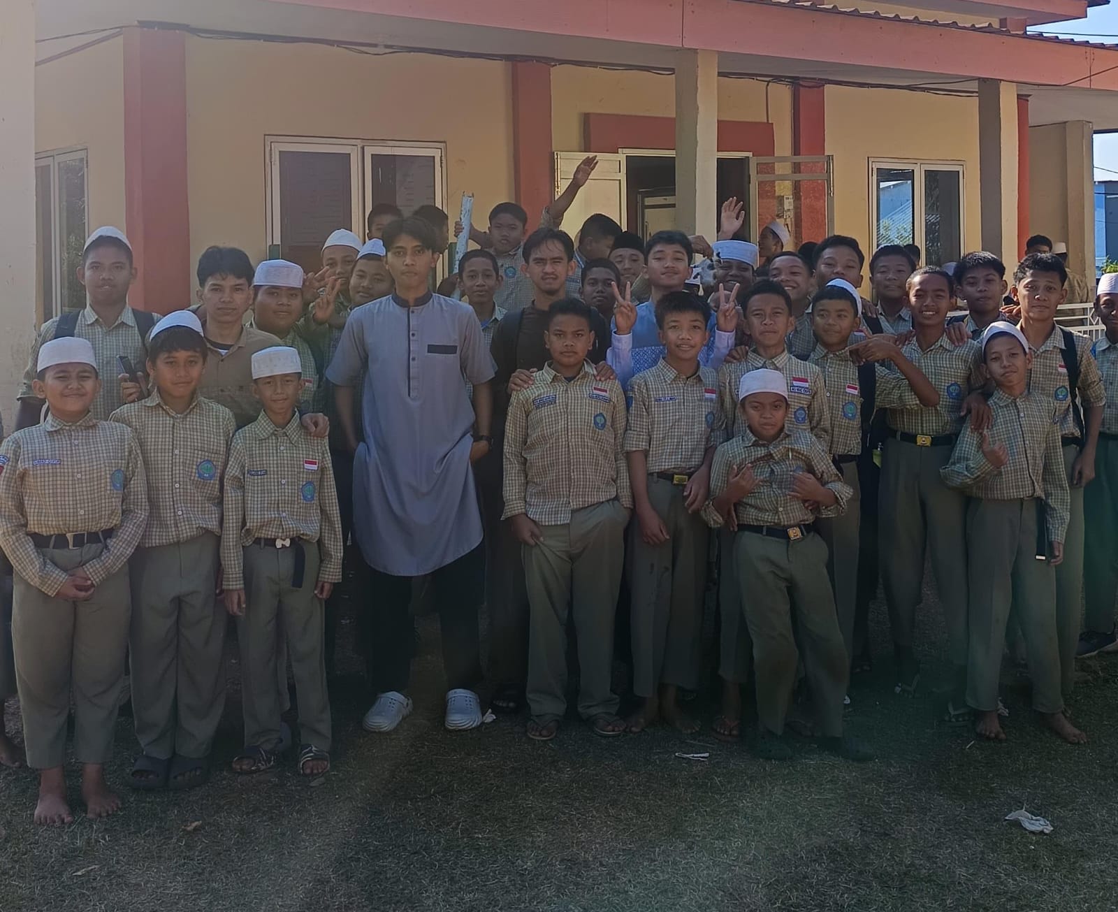 Libur Semester, Mahasiswa IAI STIBA Makassar Asal Barru Tebar Manfaat di Kampung Halaman