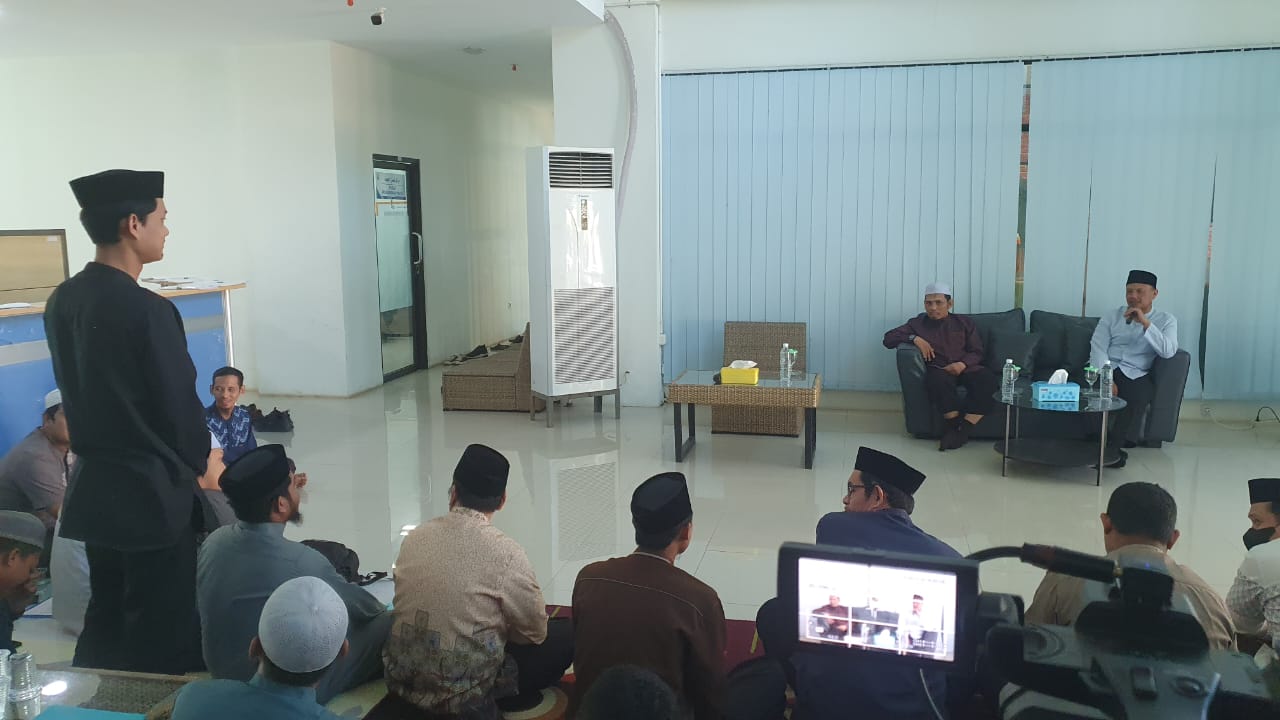 “HP Bukan Musuh, Tapi Senjata Dakwah”: Tausiah Mendalam Ketua Senat IAI STIBA Makassar soal Kebijakan Smartphone