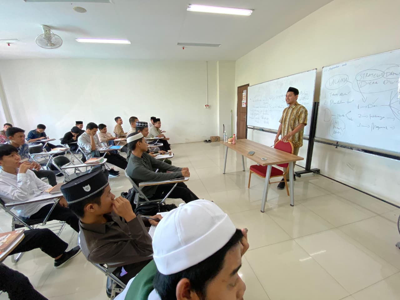 “Ngopi: Ngobrol Penuh Inspirasi”: Inovasi Mahasiswa Kelas PBD 1E yang Menginspirasi