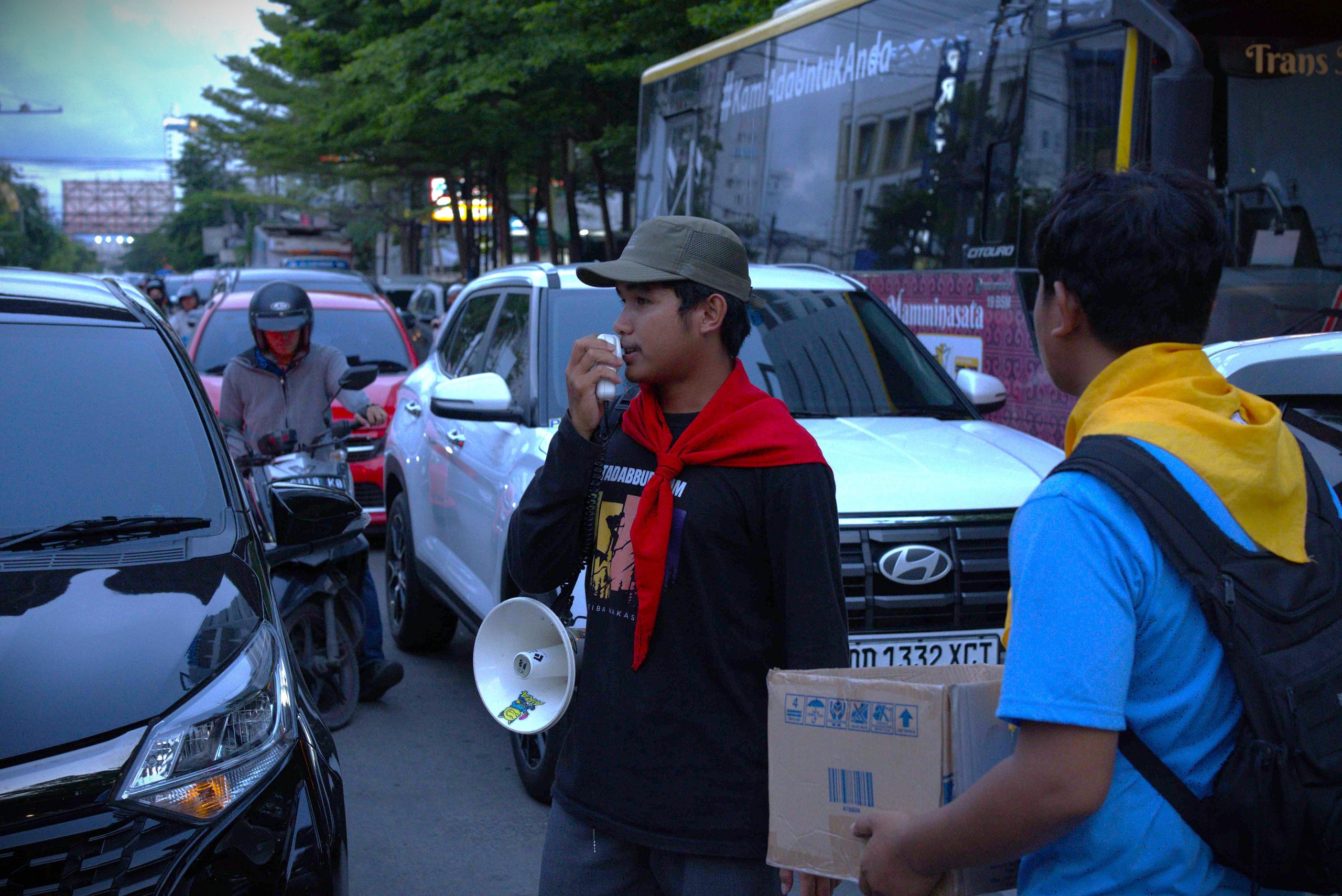Mapala IAI STIBA Makassar Turun ke Jalan, Galang Dana untuk Korban Bencana Sumatera